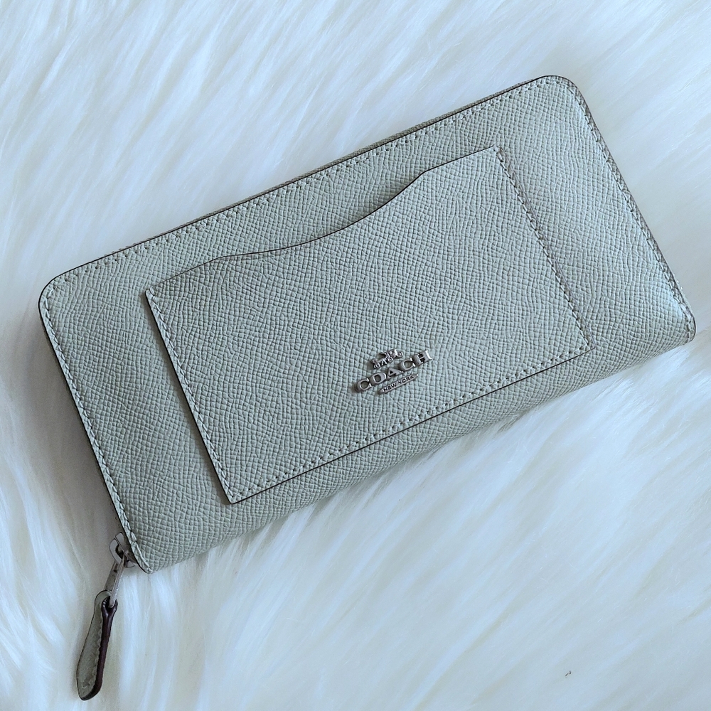 NWOT Coach Celery Crossgrain Leather Acordian Zip Wallet